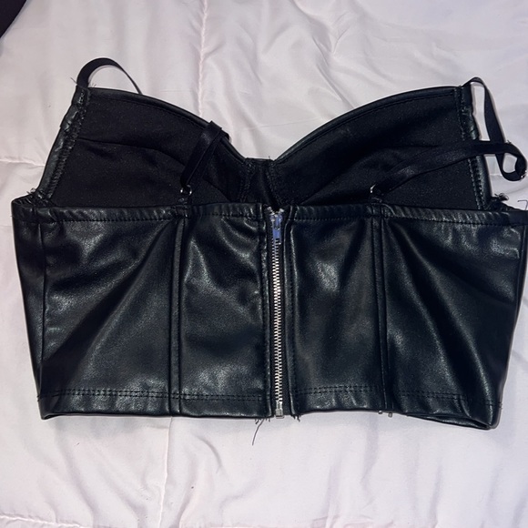 Black top brand new ,size small worn twice . - Picture 3 of 3